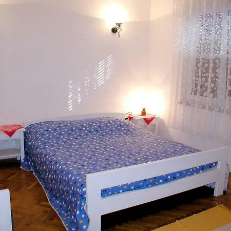 Holiday Dea Poja